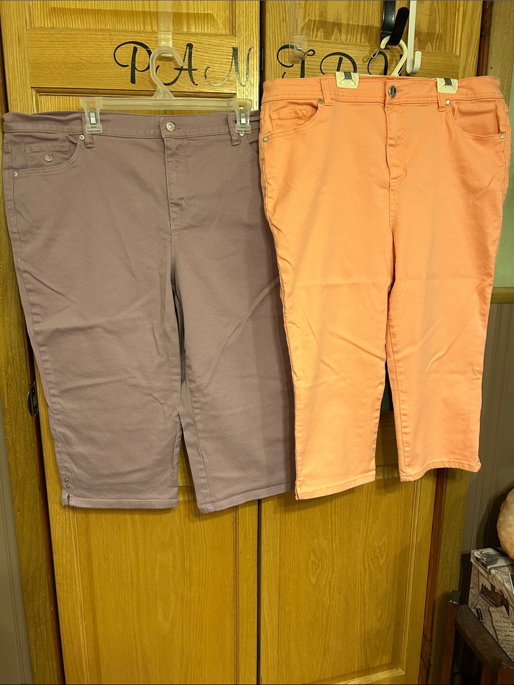 Women's Stretch Capri Pants in Peach and Mauve
